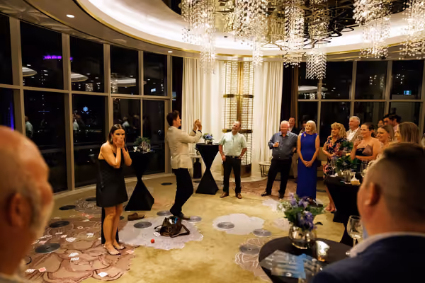 Jason Gray performing magic at a wedding reception